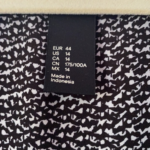 H&M Black and white patterned tank top size 14 - Picture 5 of 8